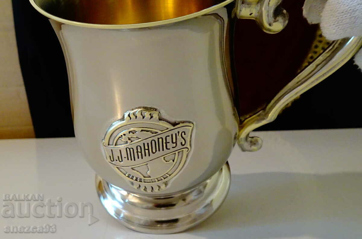 Livrarea Cana placată cu argint de la Hyatt J.J.Mahoney. Livrarea Cana placată cu argint de la Hyatt J.J.Mahoney.