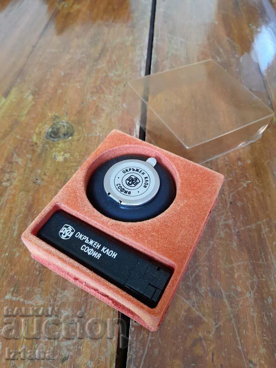 Old souvenirs, lighter, ashtray, DZI with price 40.00 BGN | € 20.45 Old souvenirs, lighter, ashtray, DZI with price 40.00 BGN | € 20.45