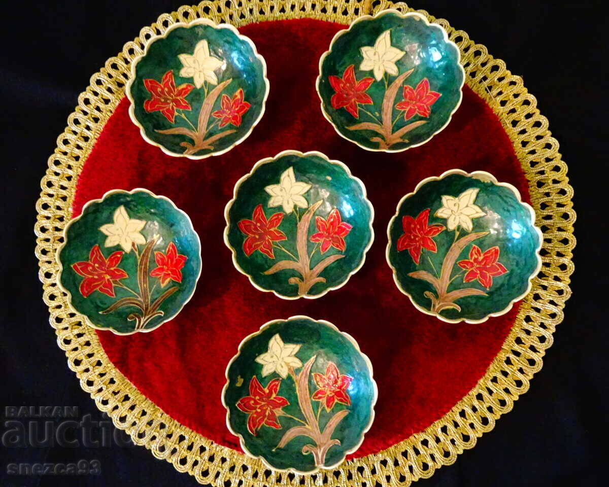 Bronze bowls, candies with cellular enamel