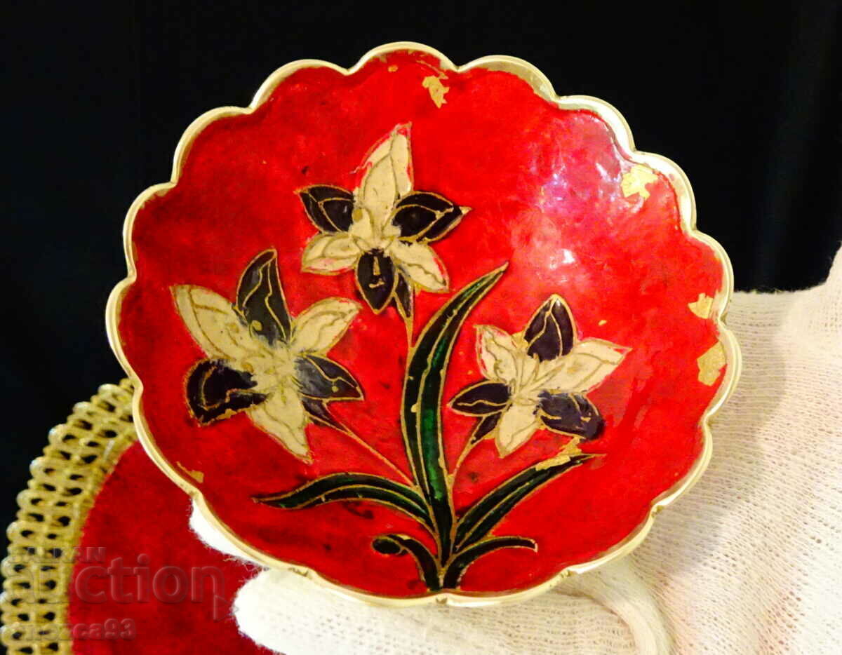 Delivery of Bronze bowl, candy box with cellular enamel, red. Delivery of Bronze bowl, candy box with cellular enamel, red.