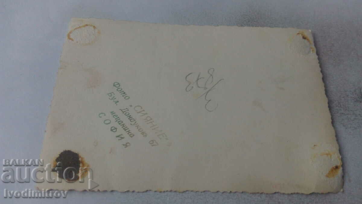 Photo Men women and children on stairs with price 1.35 BGN | € 0.69 Photo Men women and children on stairs with price 1.35 BGN | € 0.69