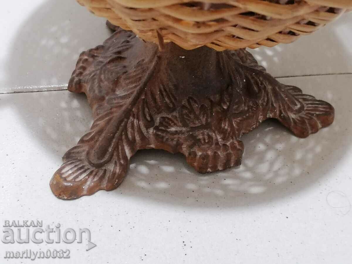 Livrarea Vaza pentru flori uscate, metal cu Kamashite impletit Livrarea Vaza pentru flori uscate, metal cu Kamashite impletit