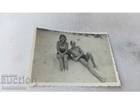 Снимка Младеж и девойка на плажа