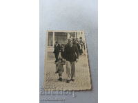 Φωτογραφία Σοφία Ένας άντρας και ένα αγοράκι σε μια βόλτα