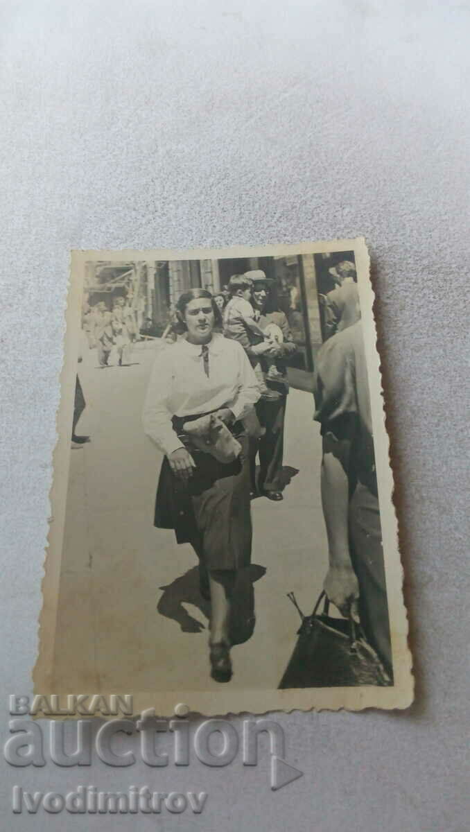 Fotografie Sofia O fată tânără la plimbare 1939