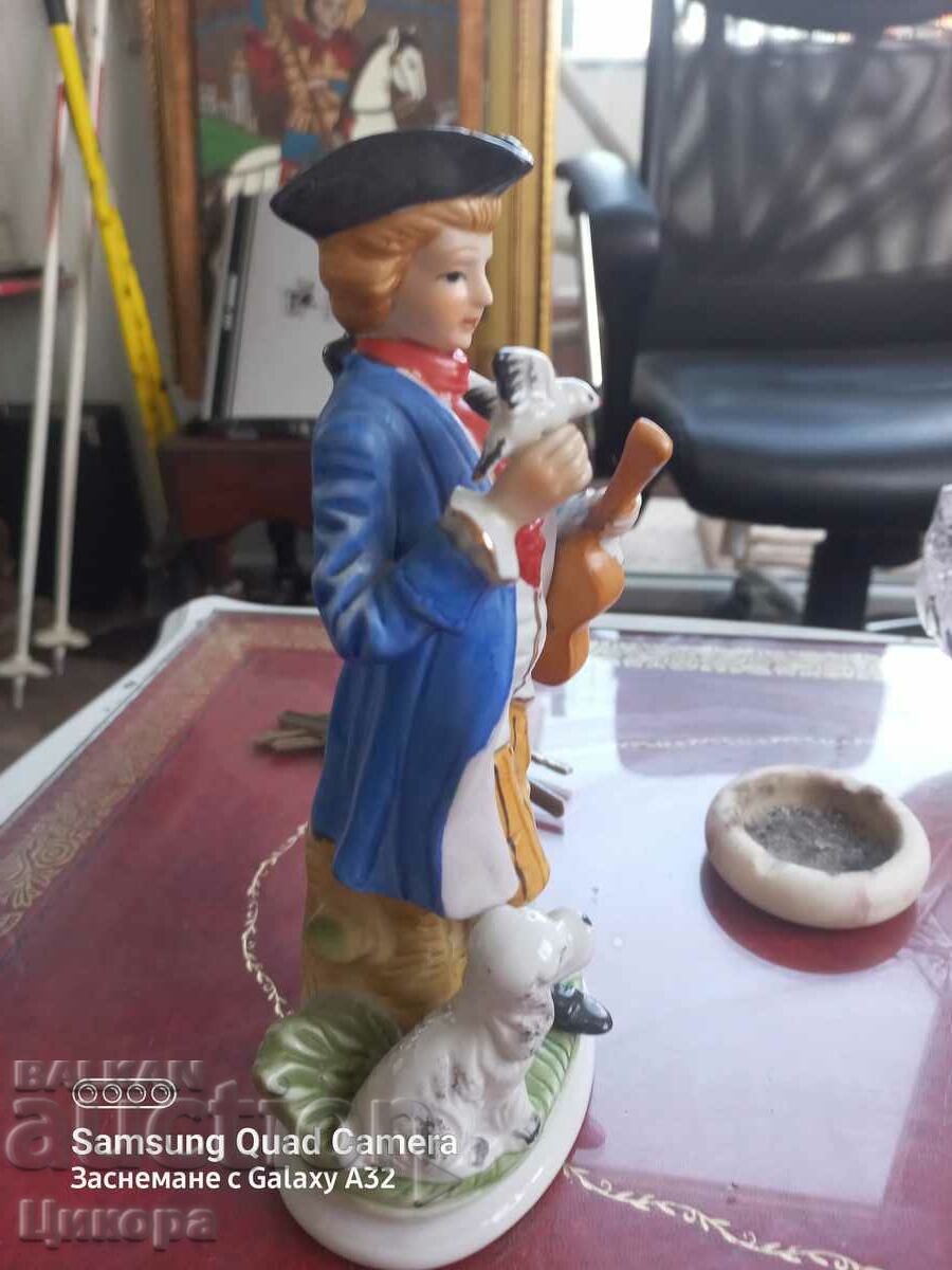 UNIQUE PORCELAIN FIGURE STATUETTE MUSICIAN with price 120.00 BGN | € 61.36