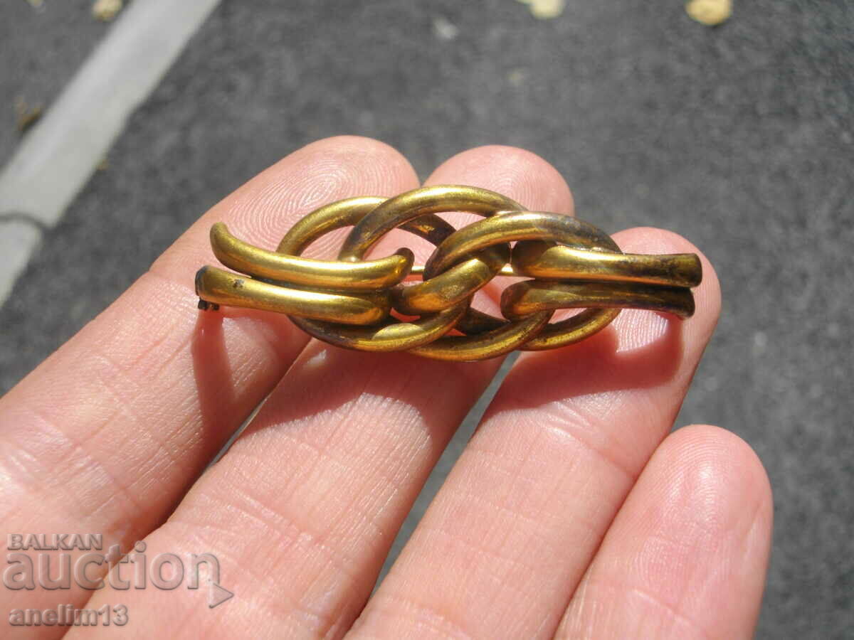 Licitație O broșă veche aurită