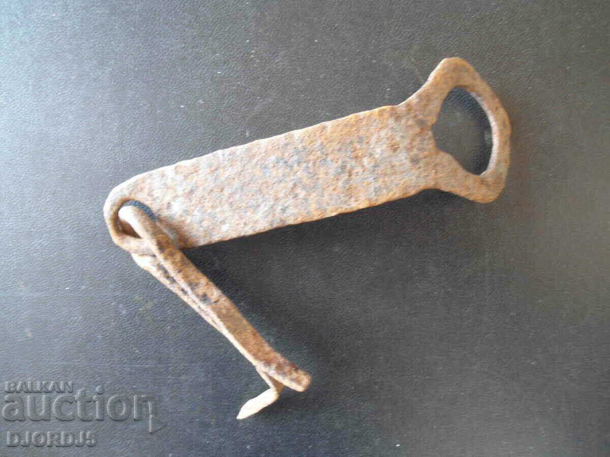 Old wrought latch with price 3.00 BGN | € 1.53 Old wrought latch with price 3.00 BGN | € 1.53