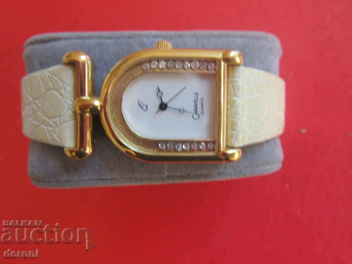 Дамски позлатен  часовник Caravelle Bulova с кристали