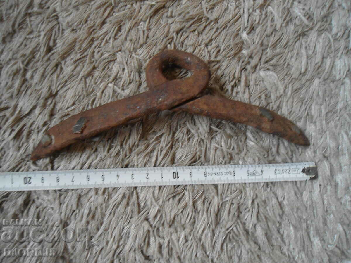 Auction Old boiler hinge Auction Old boiler hinge