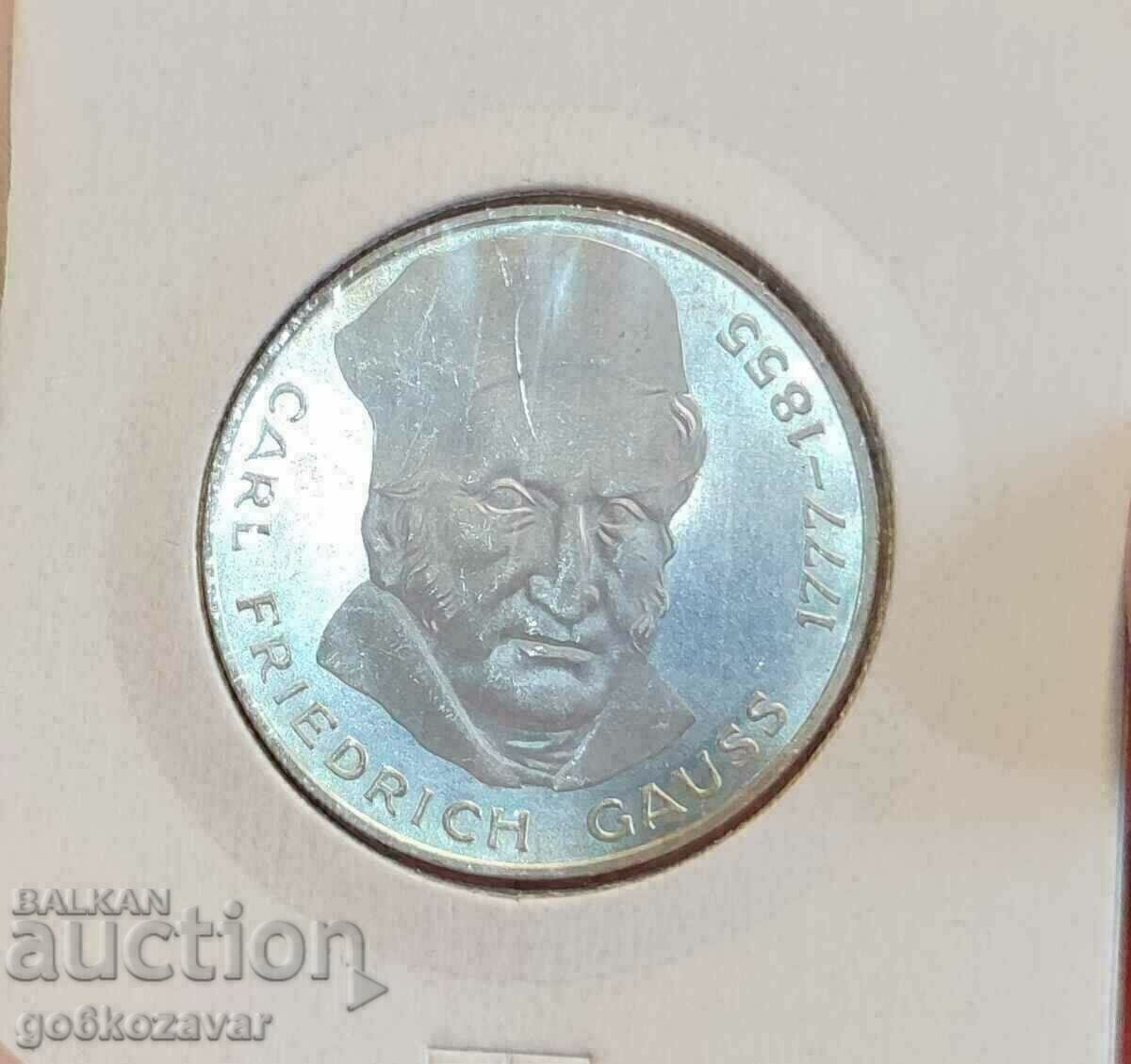 Γερμανία 5 γραμματόσημα 1977 Silver-Jubilee, UNC με τιμή € 19.00 | 37.16 BGN Γερμανία 5 γραμματόσημα 1977 Silver-Jubilee, UNC με τιμή € 19.00 | 37.16 BGN