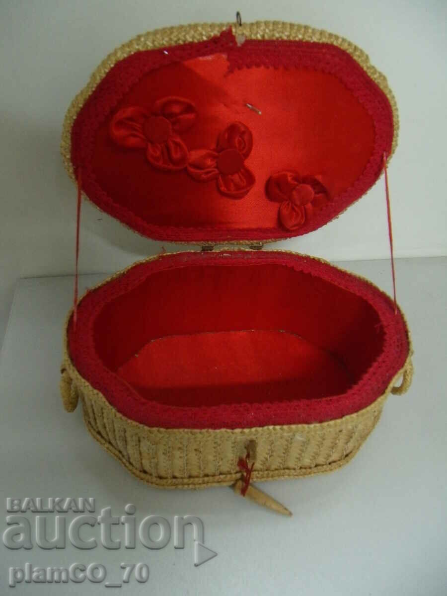 Auction No.*6528 old wicker box - size 20 / 13 / 9 cm Auction No.*6528 old wicker box - size 20 / 13 / 9 cm