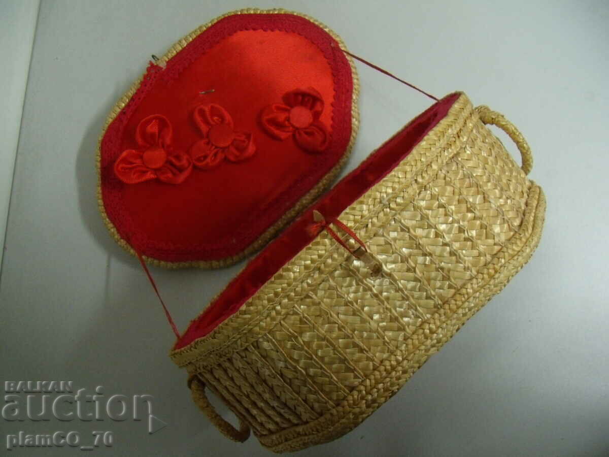 Delivery of No.*6528 old wicker box - size 20 / 13 / 9 cm Delivery of No.*6528 old wicker box - size 20 / 13 / 9 cm