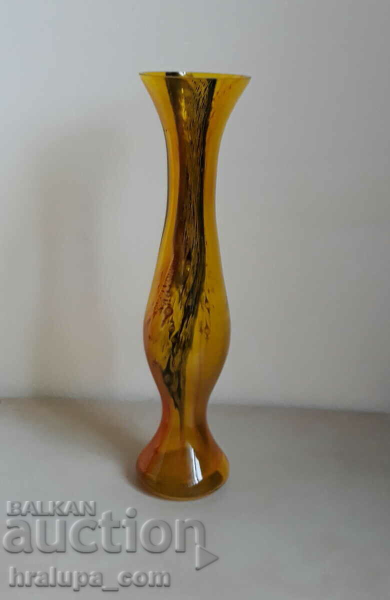 Стара стъклена ваза с цена 25.00 лв. | € 12.78 Стара стъклена ваза с цена 25.00 лв. | € 12.78