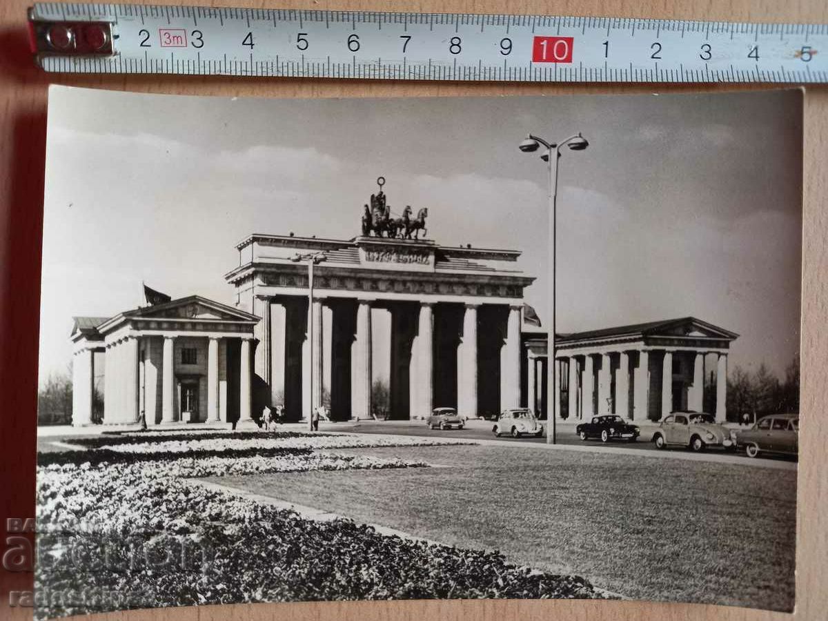 Картичка ГДР Берлин Бранденбургската врата Postcad Berlin