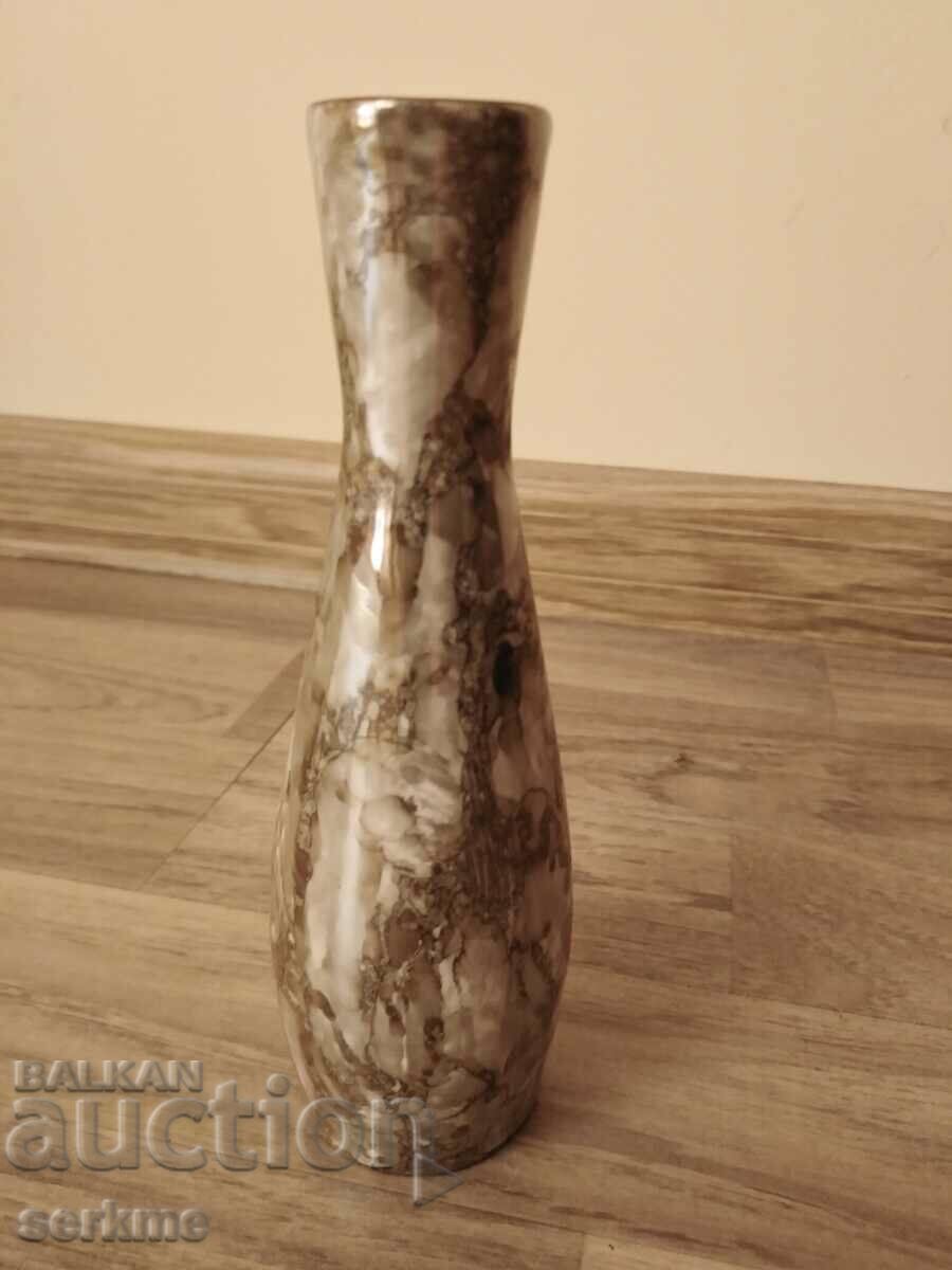 Auction Porcelain vase Auction Porcelain vase