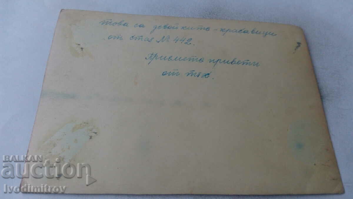 Foto Patru fete tinere cu preț 1.45 BGN | € 0.74 Foto Patru fete tinere cu preț 1.45 BGN | € 0.74