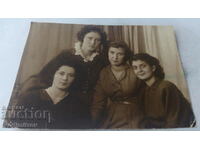 Photo Four young girls