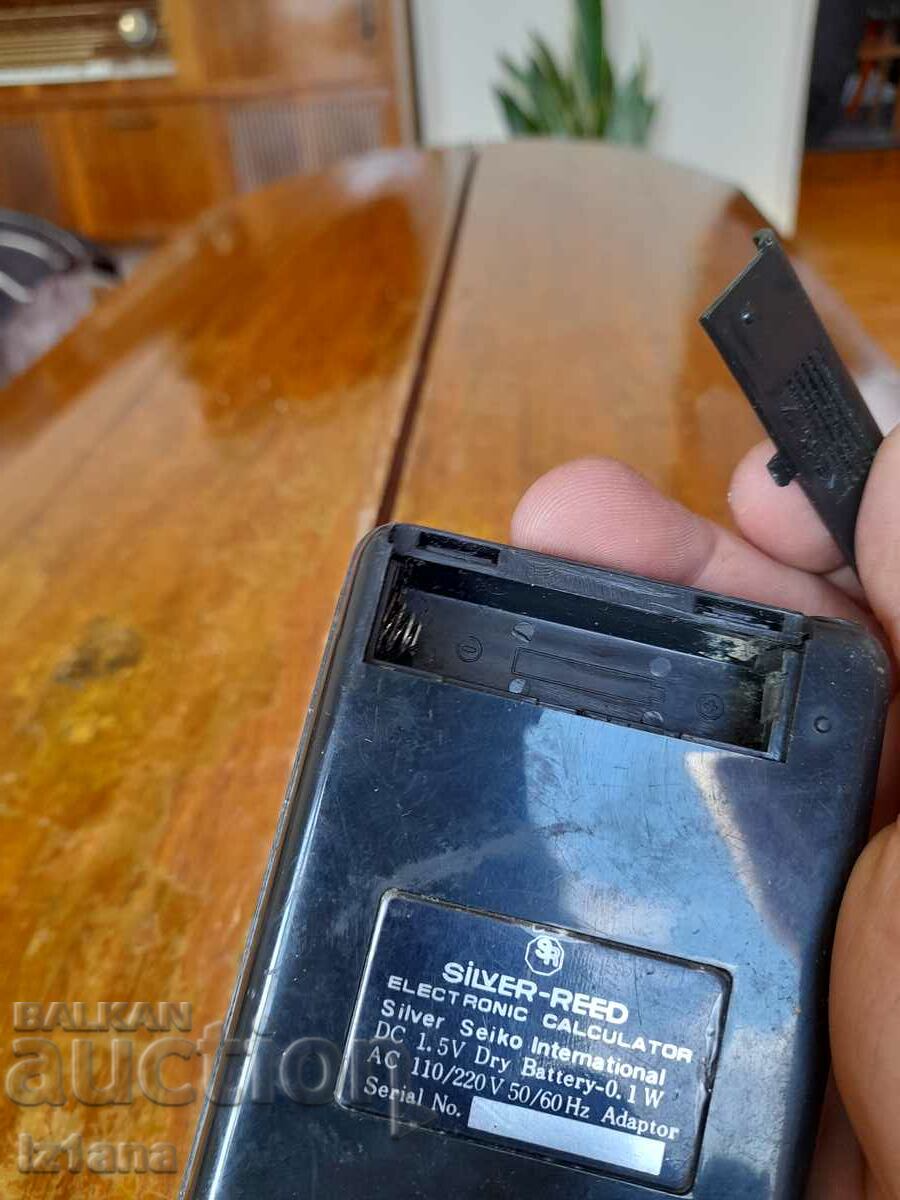 Παλιά αριθμομηχανή Silver Reed 81 - 6 Παλιά αριθμομηχανή Silver Reed 81 - 6