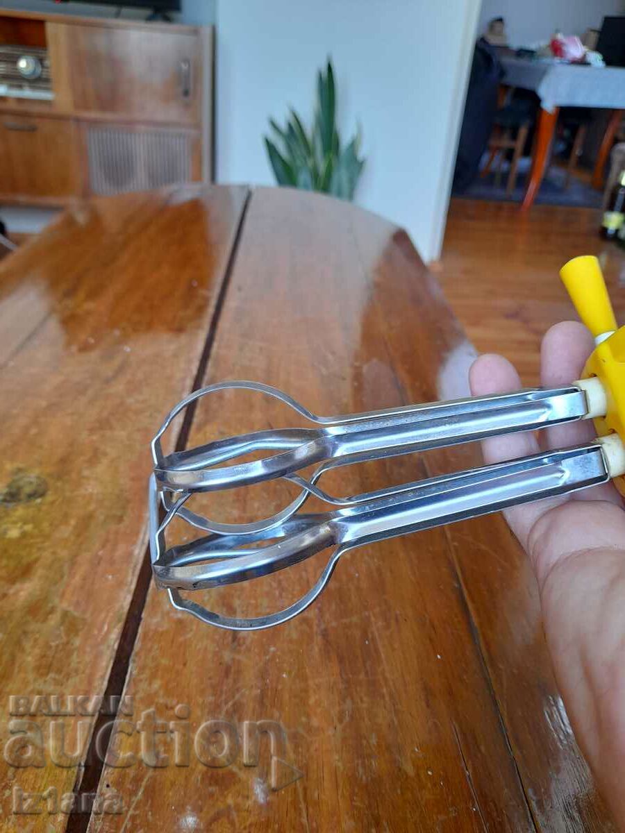 An old hand mixer - 5 An old hand mixer - 5