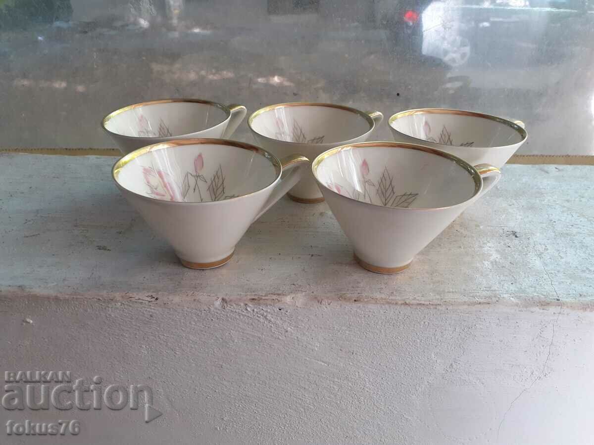 Παρτίδα 5 φλιτζάνια καφέ από πορσελάνη με επιχρυσωμένα σημάδια με τιμή 50.00 BGN | € 25.56 Παρτίδα 5 φλιτζάνια καφέ από πορσελάνη με επιχρυσωμένα σημάδια με τιμή 50.00 BGN | € 25.56