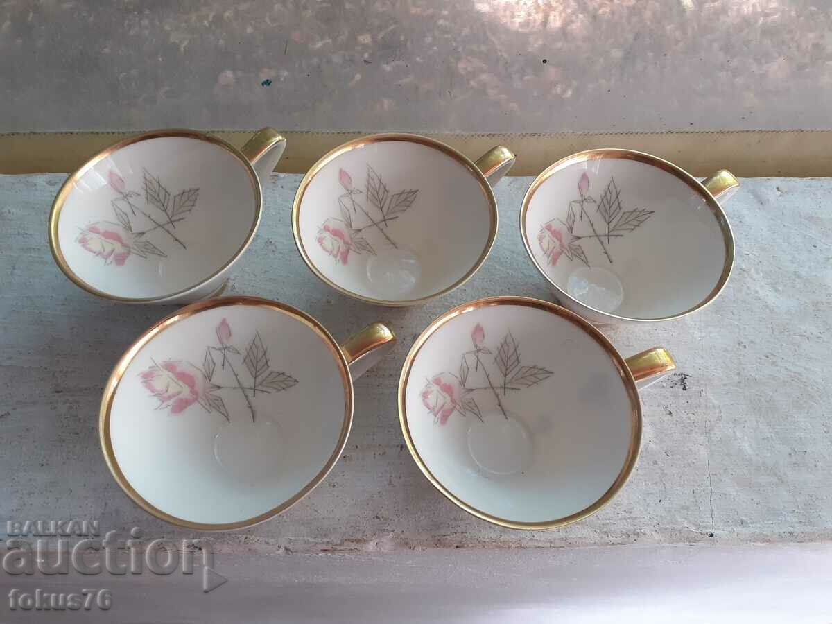 Δημοπρασία Παρτίδα 5 φλιτζάνια καφέ από πορσελάνη με επιχρυσωμένα σημάδια Δημοπρασία Παρτίδα 5 φλιτζάνια καφέ από πορσελάνη με επιχρυσωμένα σημάδια