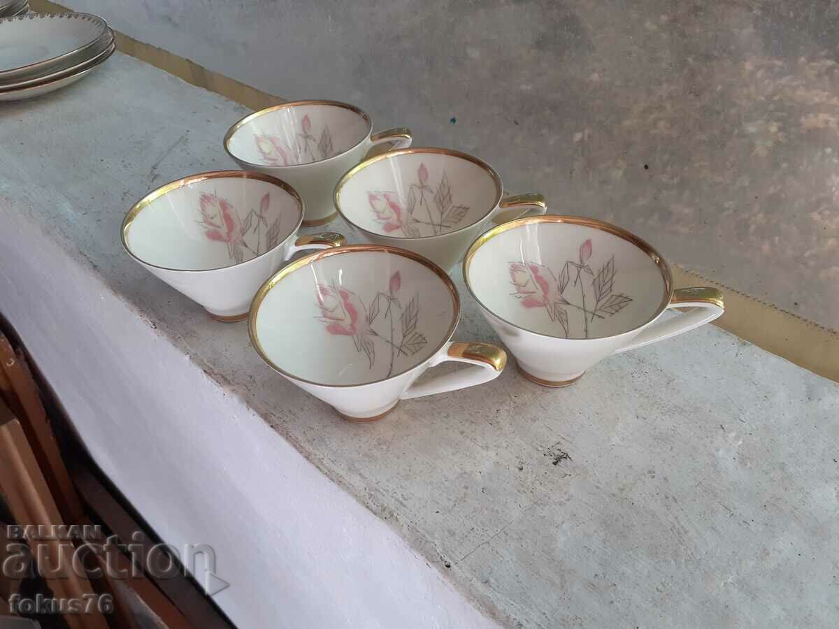 Παράδοση Παρτίδα 5 φλιτζάνια καφέ από πορσελάνη με επιχρυσωμένα σημάδια Παράδοση Παρτίδα 5 φλιτζάνια καφέ από πορσελάνη με επιχρυσωμένα σημάδια