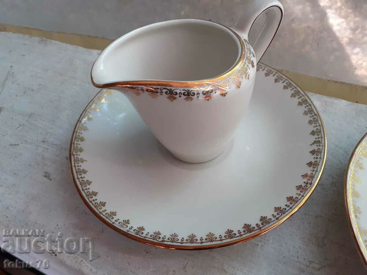 Auction Lot of porcelain 6 saucers and 1 latiere gilt mark Auction Lot of porcelain 6 saucers and 1 latiere gilt mark