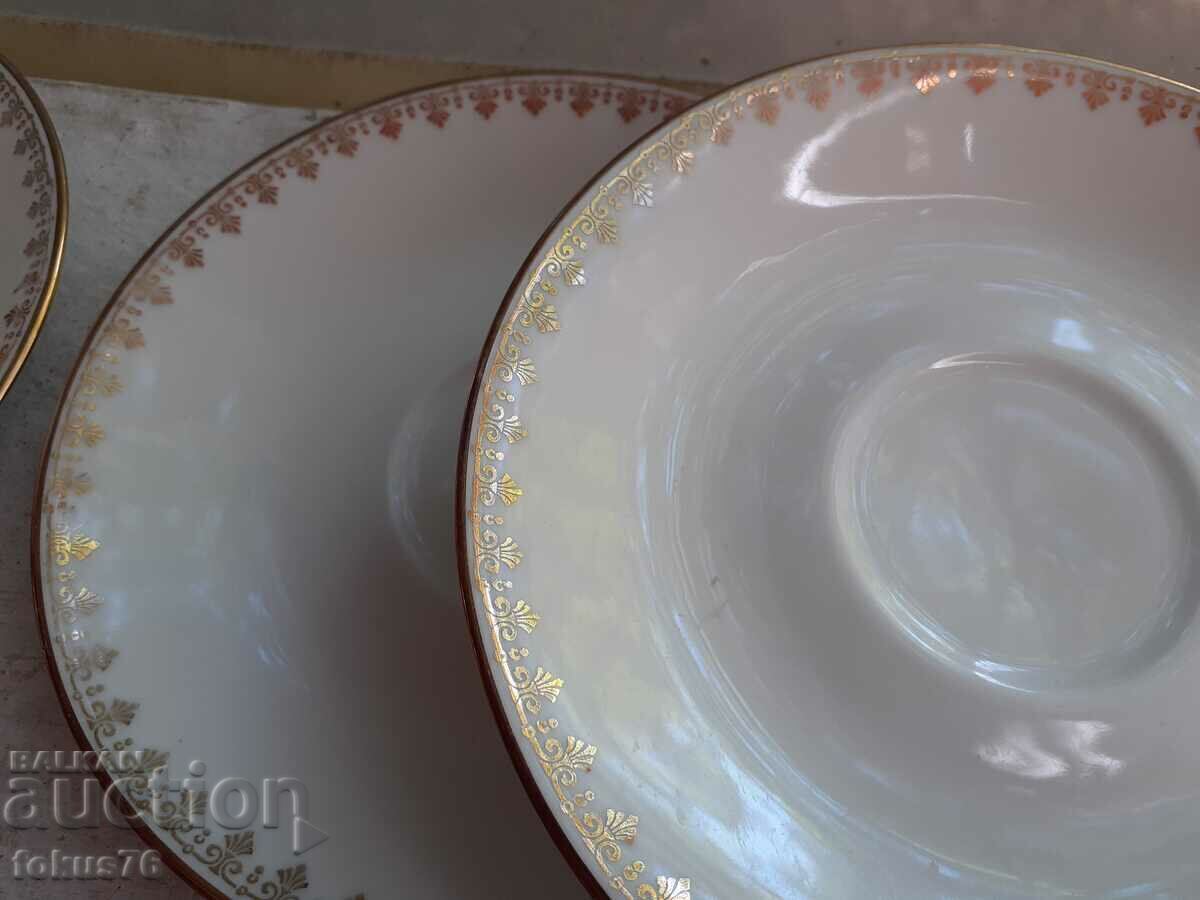 Delivery of Lot of porcelain 6 saucers and 1 latiere gilt mark Delivery of Lot of porcelain 6 saucers and 1 latiere gilt mark