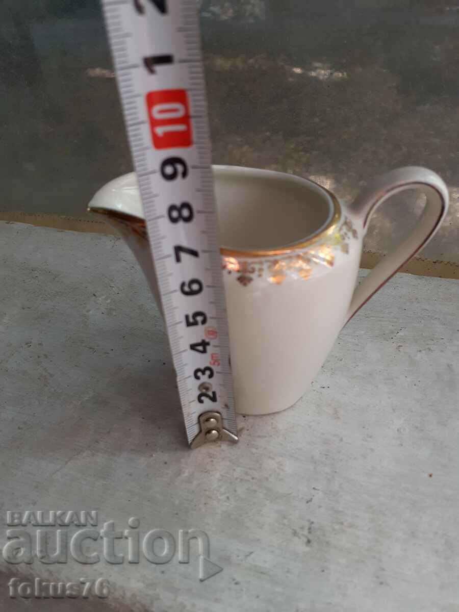 Lot of porcelain 6 saucers and 1 latiere gilt mark - 7 Lot of porcelain 6 saucers and 1 latiere gilt mark - 7