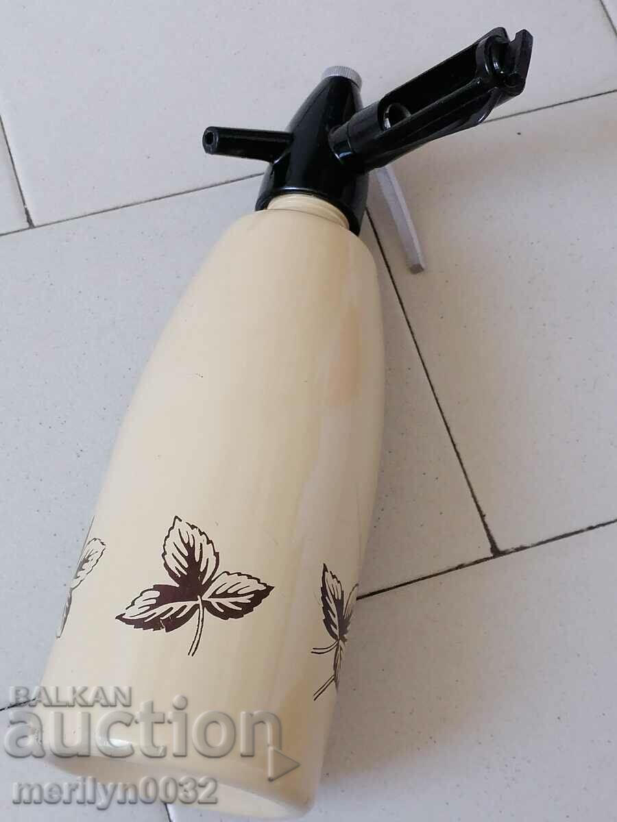 Delivery of Siphon from the Soviet Union soda, carbonated water, sodenche Delivery of Siphon from the Soviet Union soda, carbonated water, sodenche