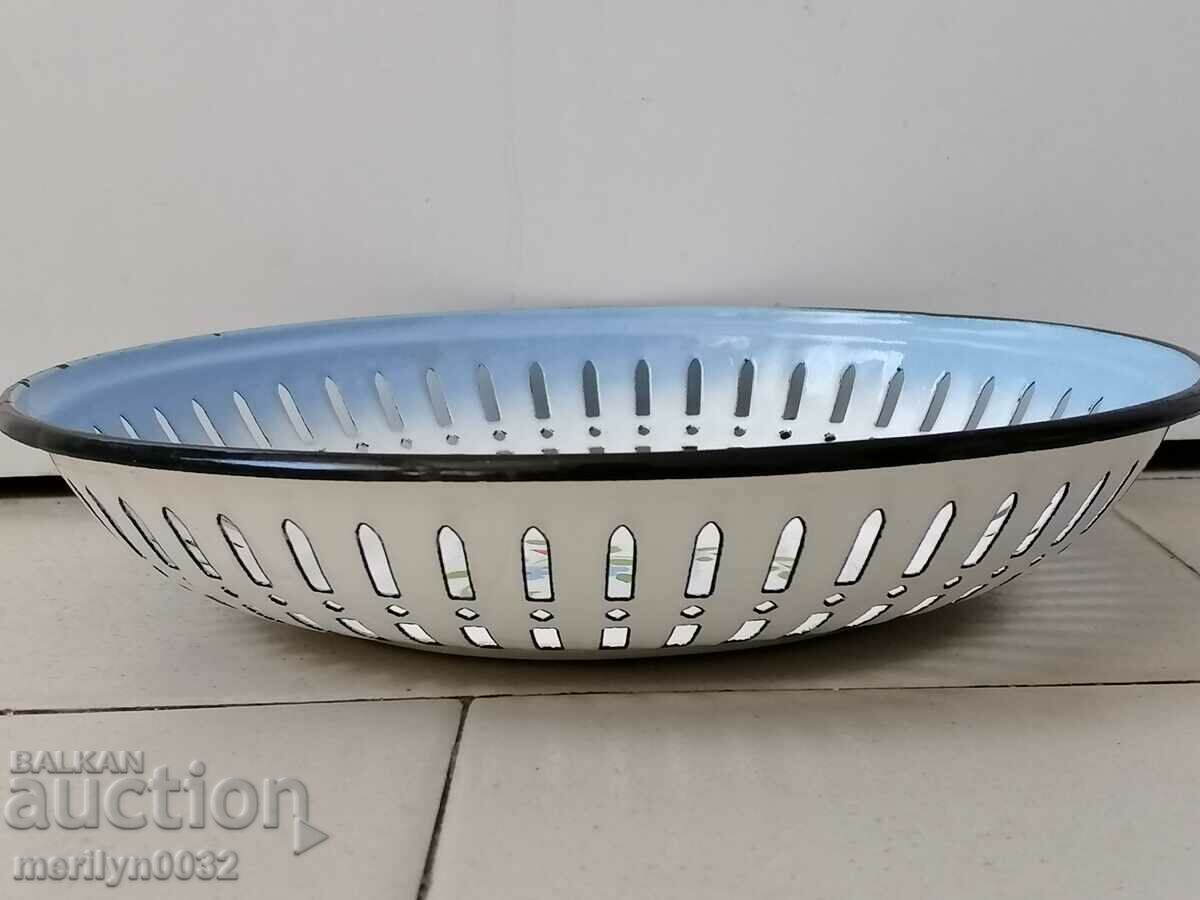 Old pan with enamel, fruit, enameled container with price 46.00 BGN | € 23.52 Old pan with enamel, fruit, enameled container with price 46.00 BGN | € 23.52