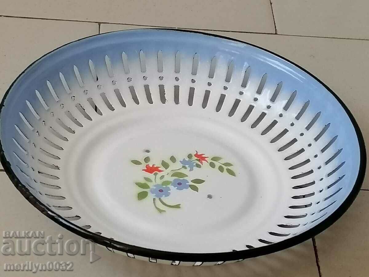 Auction Old pan with enamel, fruit, enameled container Auction Old pan with enamel, fruit, enameled container