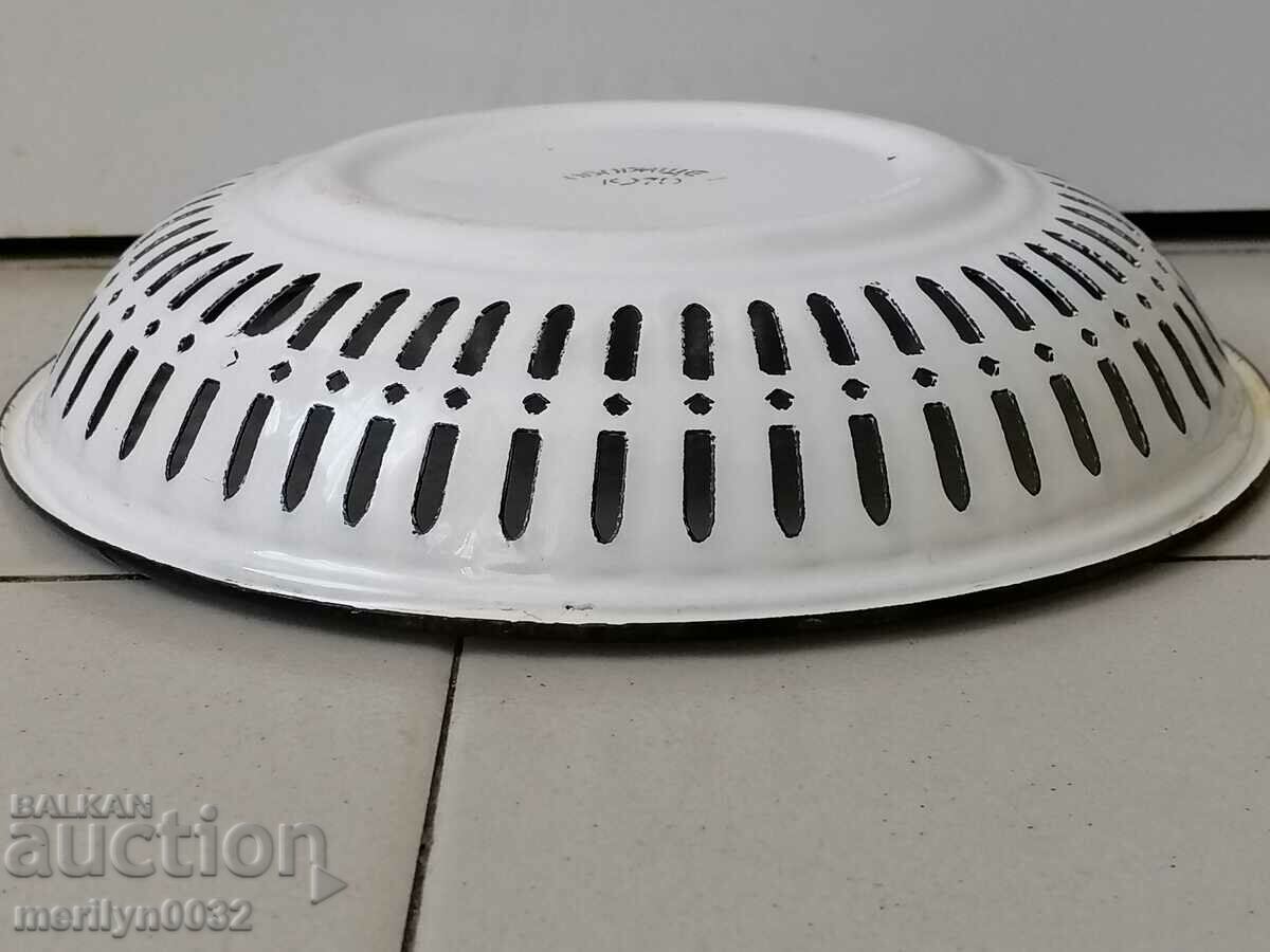 Old pan with enamel, fruit, enameled container - 5 Old pan with enamel, fruit, enameled container - 5