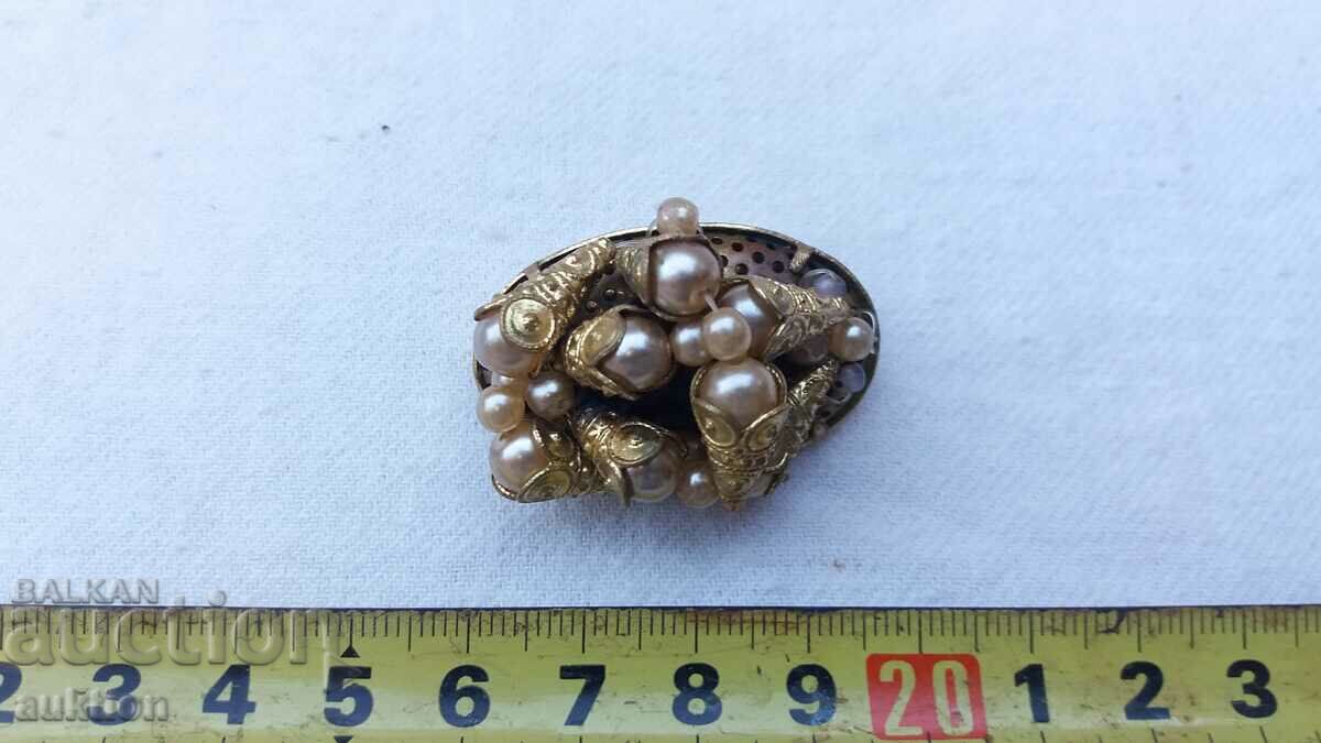 Auction SOLID GOLD PLATED RENAISSANCE BROOCH Auction SOLID GOLD PLATED RENAISSANCE BROOCH