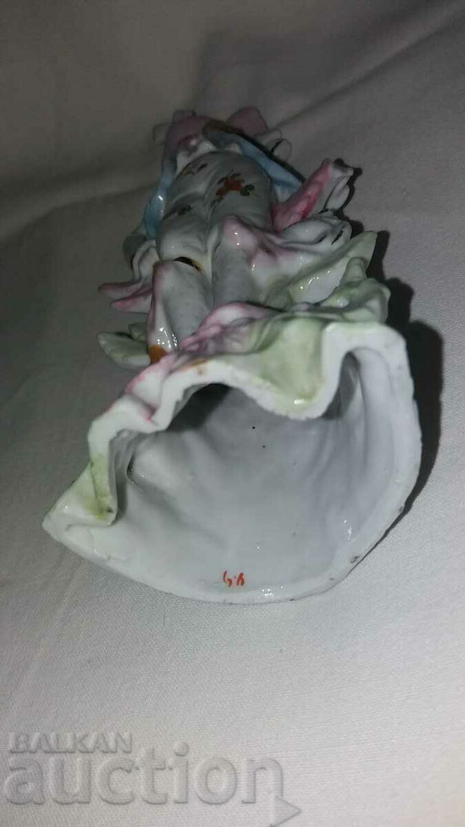 Delivery of Old porcelain plastic figure Delivery of Old porcelain plastic figure