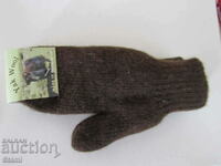 Machine knitted yak wool kid gloves with one finger,
