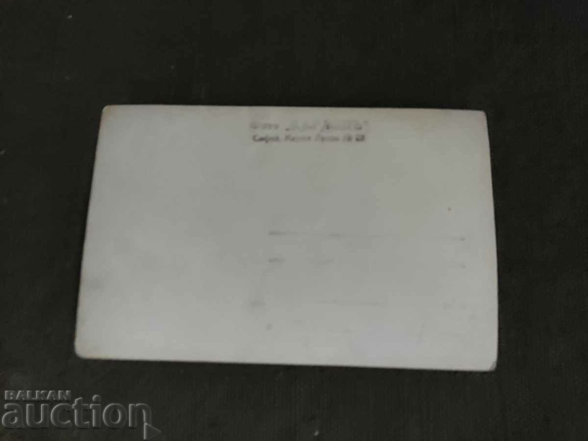 2 Παιδιά με λουλούδια φωτογραφία Carmen με τιμή 20.00 BGN | € 10.23 2 Παιδιά με λουλούδια φωτογραφία Carmen με τιμή 20.00 BGN | € 10.23