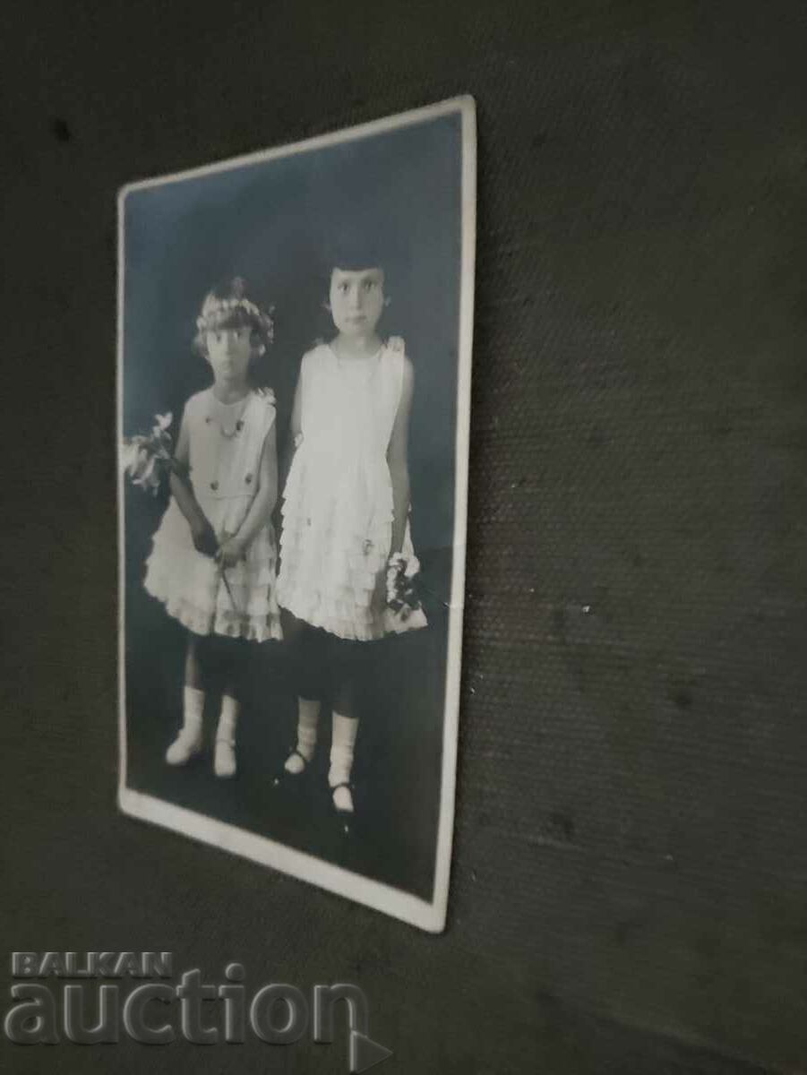 2 Copii cu flori foto Carmen 2 Copii cu flori foto Carmen