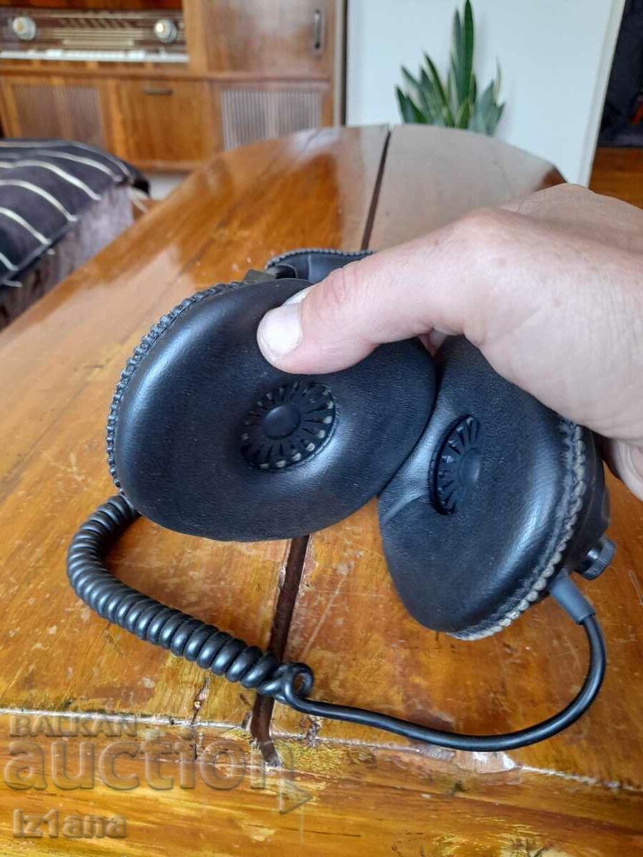 Auction Old Levis headphones Auction Old Levis headphones