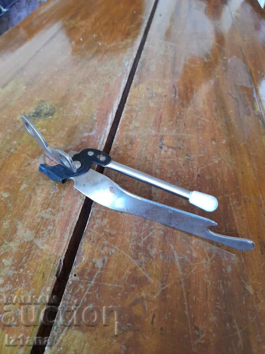An old can opener with price 10.00 BGN | € 5.11 An old can opener with price 10.00 BGN | € 5.11