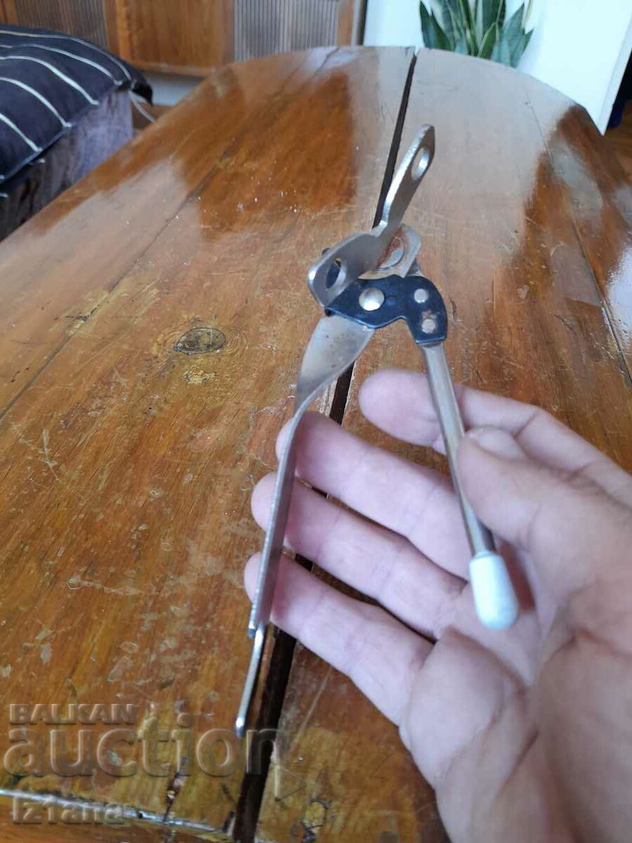 Auction An old can opener Auction An old can opener