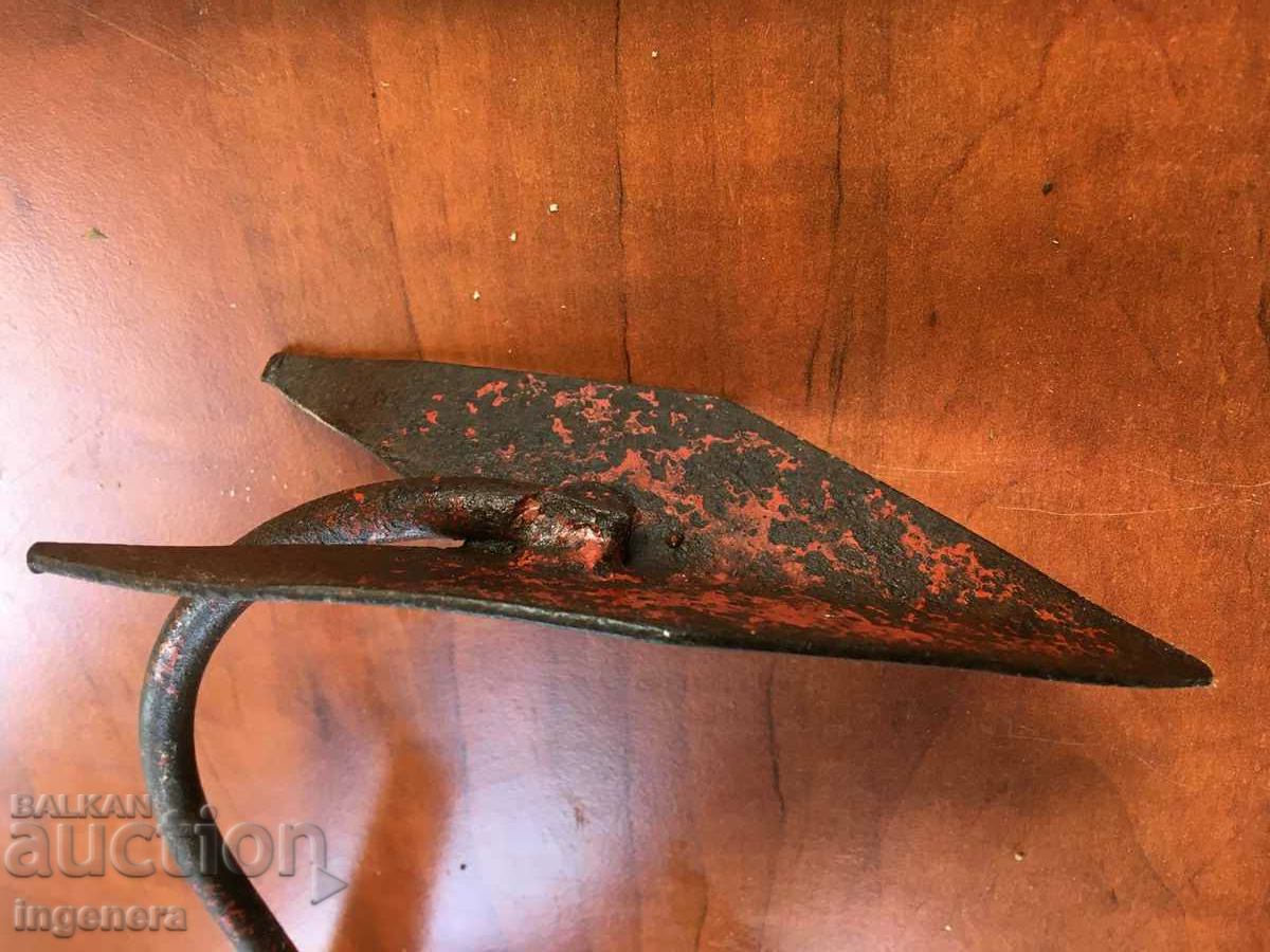 GARDENER'S TOOL - 6 GARDENER'S TOOL - 6