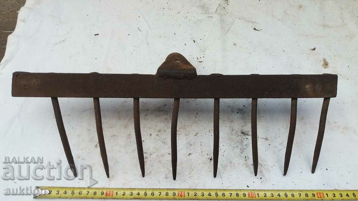FORGED RIVETED YARD RAKE - EXCELLENT SOLID with price 5.99 BGN | € 3.06 FORGED RIVETED YARD RAKE - EXCELLENT SOLID with price 5.99 BGN | € 3.06