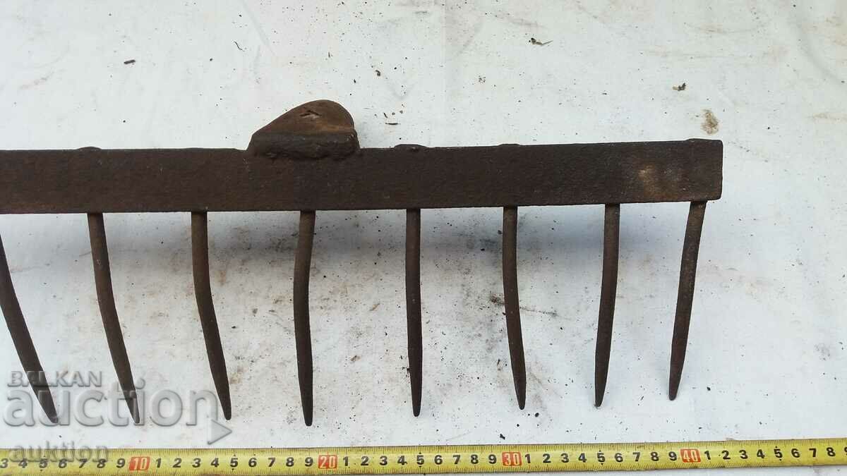 Auction FORGED RIVETED YARD RAKE - EXCELLENT SOLID Auction FORGED RIVETED YARD RAKE - EXCELLENT SOLID