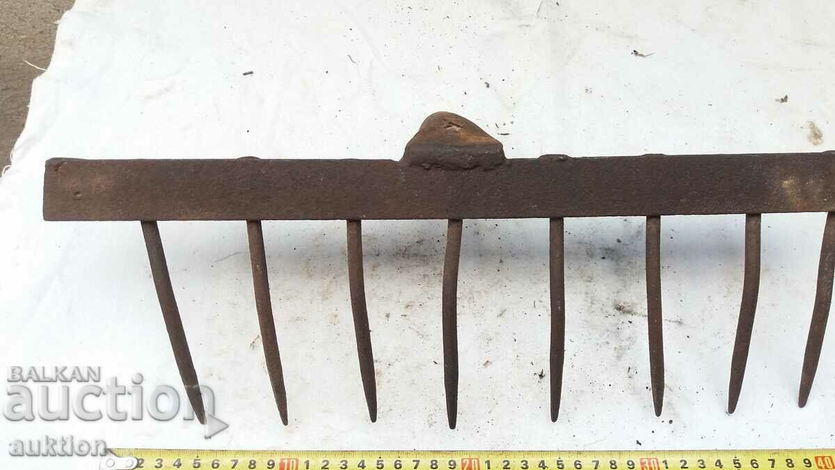 Delivery of FORGED RIVETED YARD RAKE - EXCELLENT SOLID Delivery of FORGED RIVETED YARD RAKE - EXCELLENT SOLID