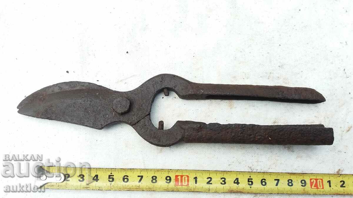 old soc vine shears, tool with price 3.99 BGN | € 2.04 old soc vine shears, tool with price 3.99 BGN | € 2.04