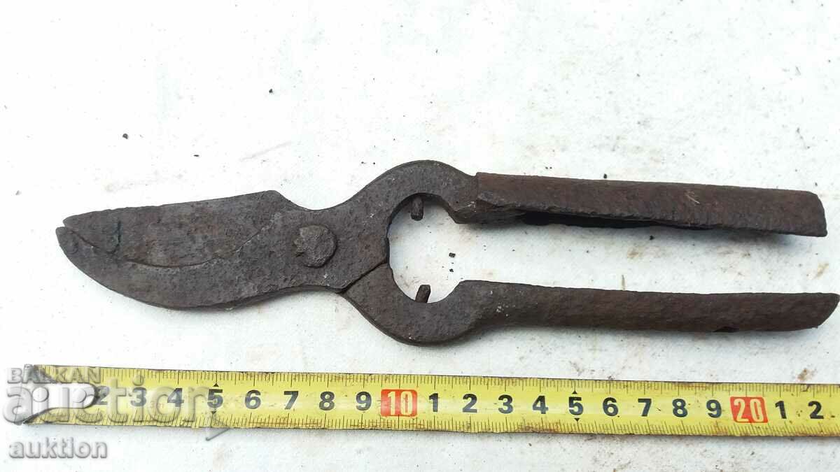 Delivery of old soc vine shears, tool Delivery of old soc vine shears, tool