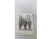 Снимка София Трима войници на разходка