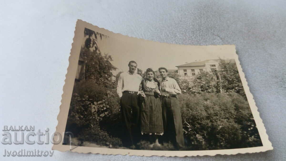 Photo Two men and a woman in folk costume